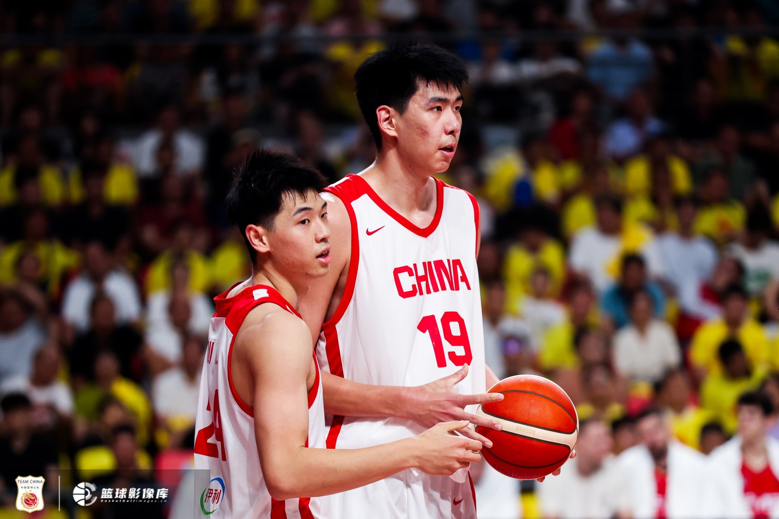 kaiyun-媒体人：中国男篮集训队老中青3代搭配 年龄结构合理开始逐步换血